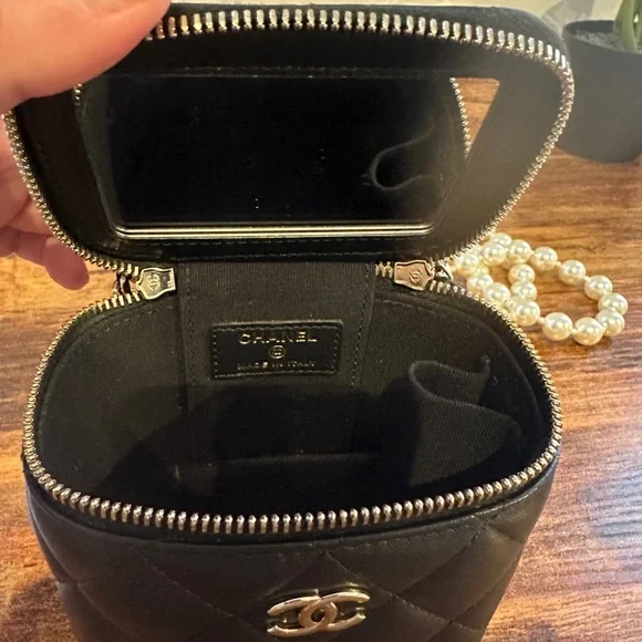 Chanel never worn vanity bag with pearl - Picture 6 of 12